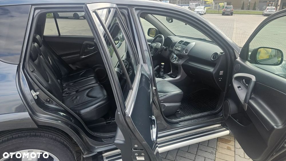 Toyota RAV4 - 9