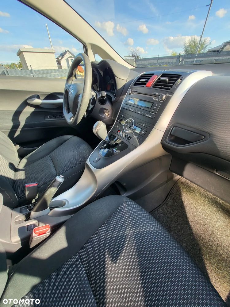 Toyota Auris 2010 photo 5