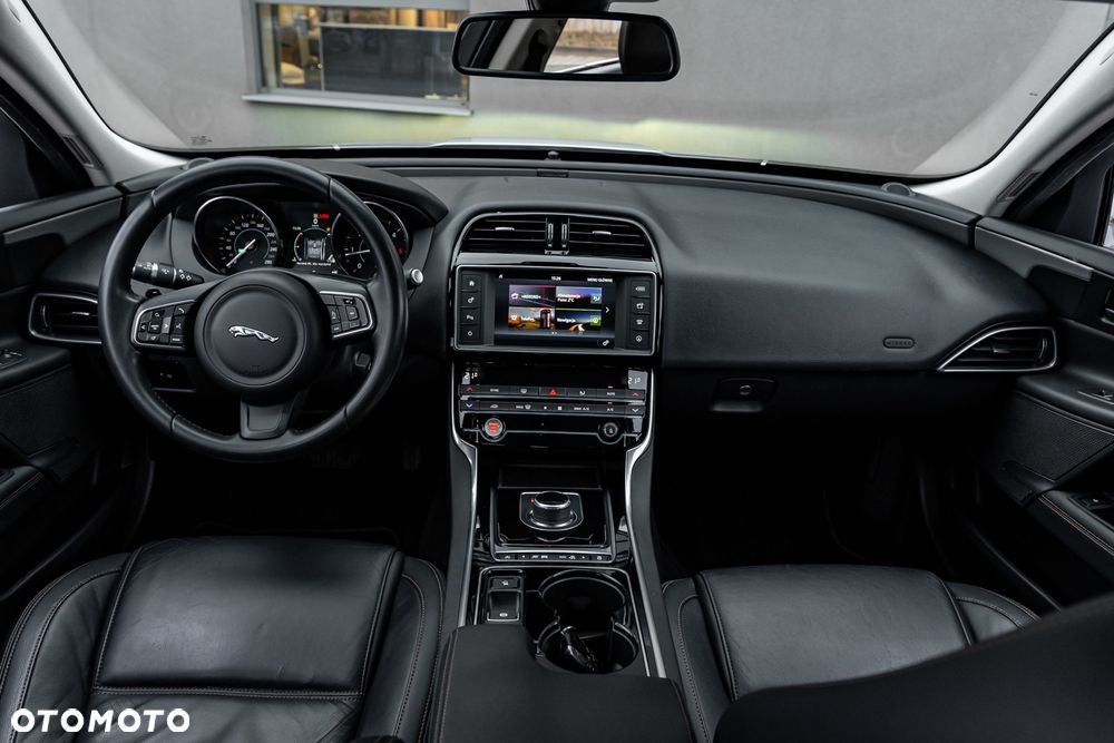 Jaguar XE - 26