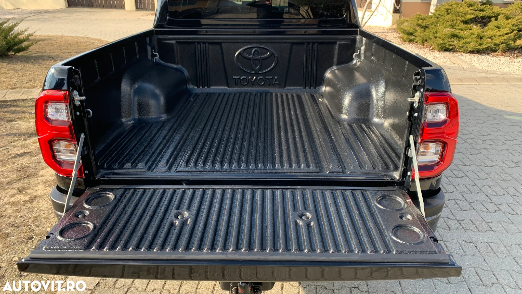 Toyota Hilux 2.8D 204CP 4x4 Double Cab AT GR Sport - 13