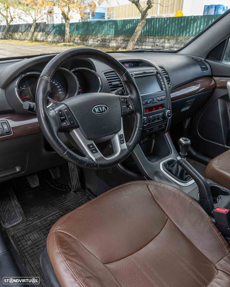 Kia Sorento 2.0 CRDi TX Tecto Panorâmico - 13