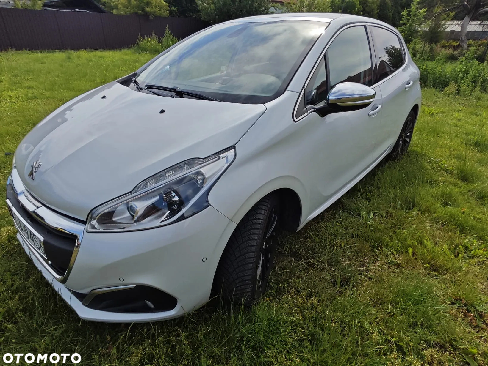Peugeot 208 - 8