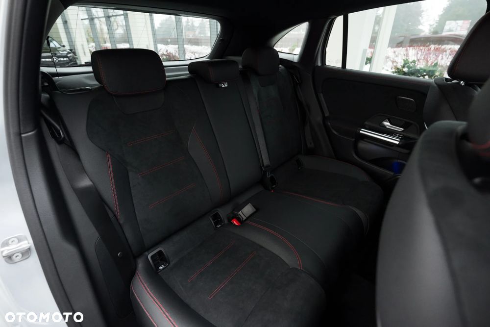 Mercedes-Benz GLA 200 d 4-Matic AMG Line - 10
