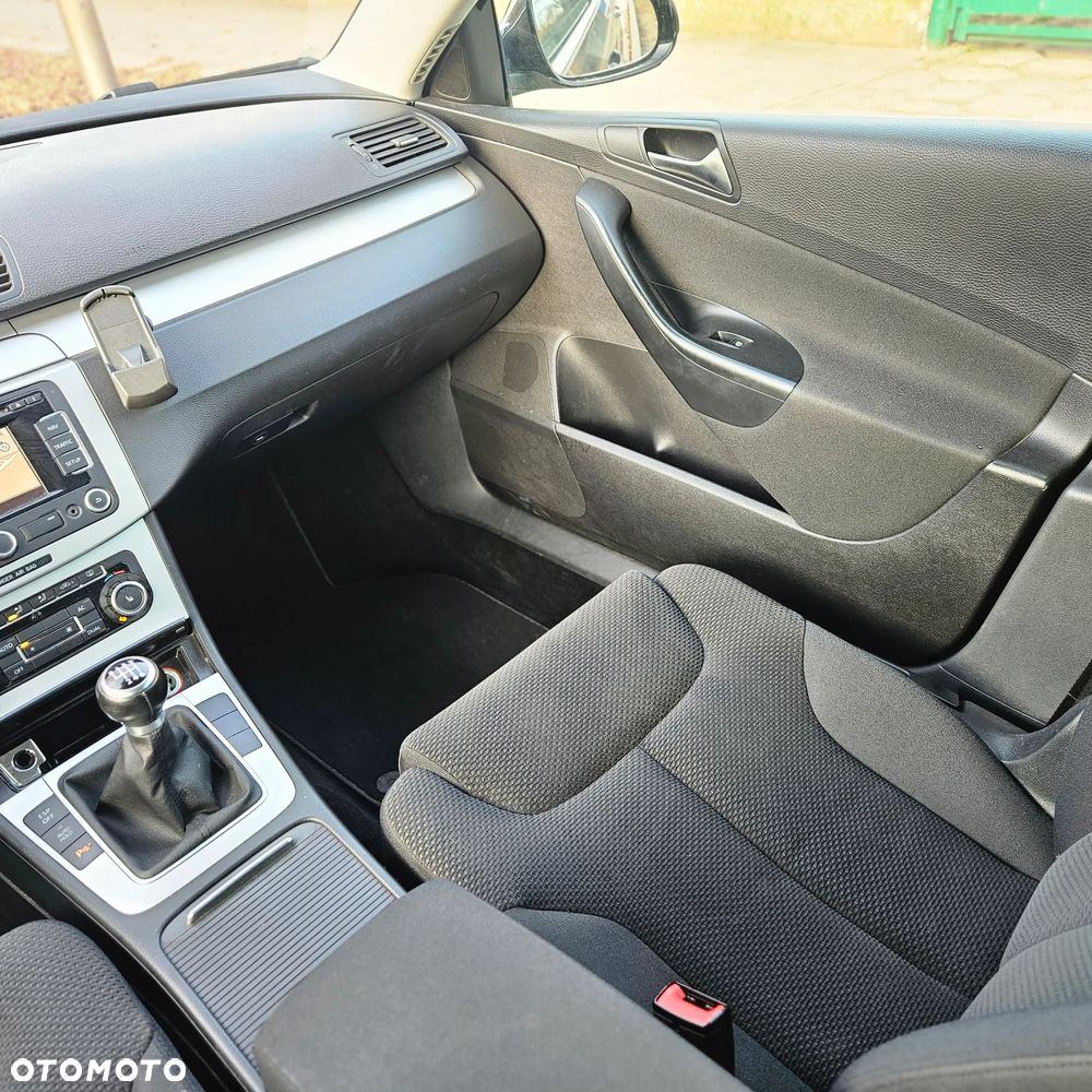 Volkswagen Passat 2.0 Blue TDI SCR Comfortline - 29