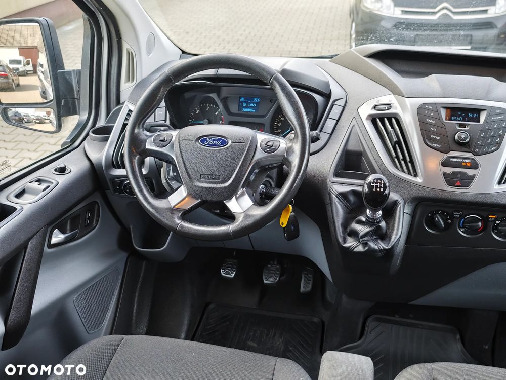 Ford Tourneo Custom - 24
