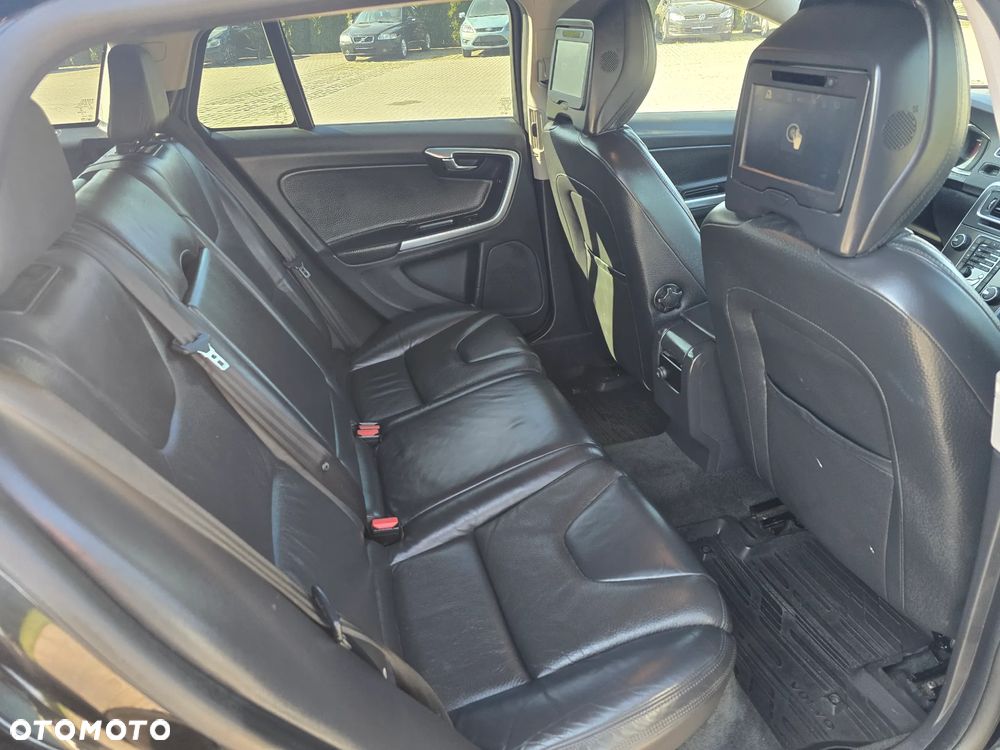 Volvo V60 D6 AWD Plug-in Hybrid R-Design Summum - 22