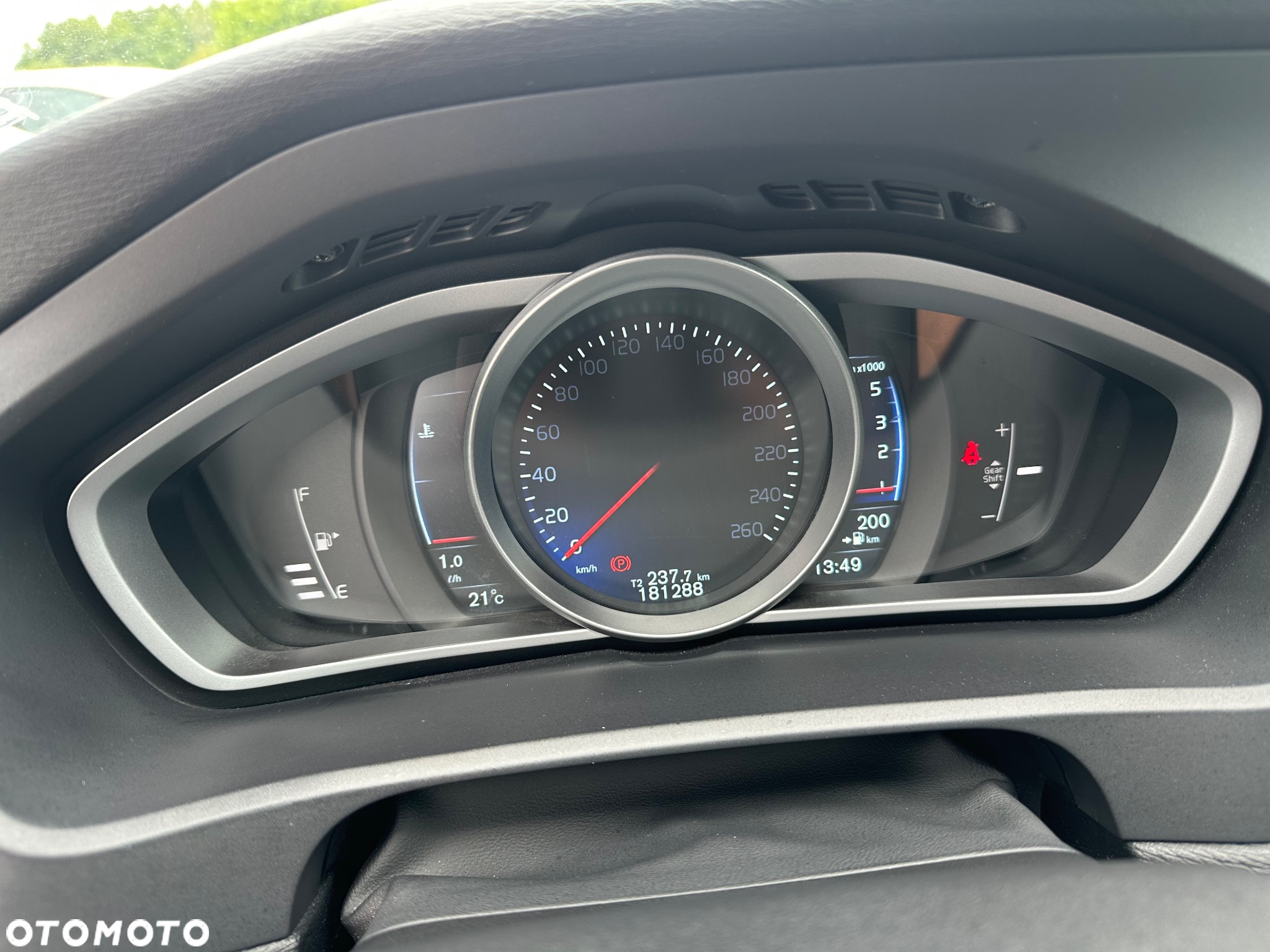 Volvo V40 D3 Drive-E R-Design Momentum - 17