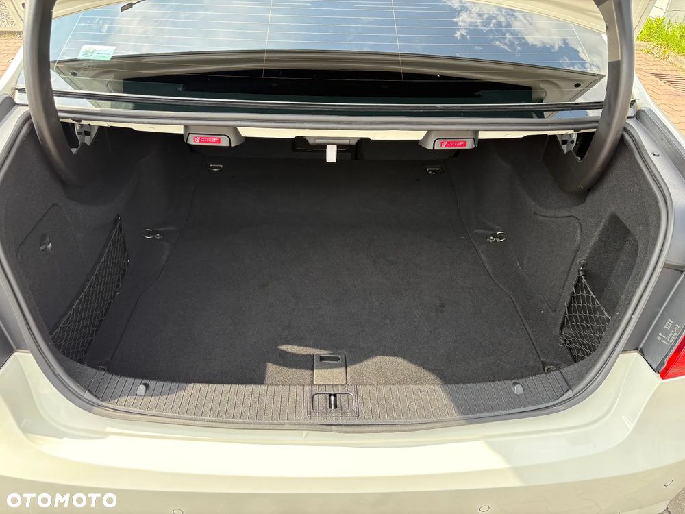 Mercedes-Benz Klasa E 63 AMG - 31