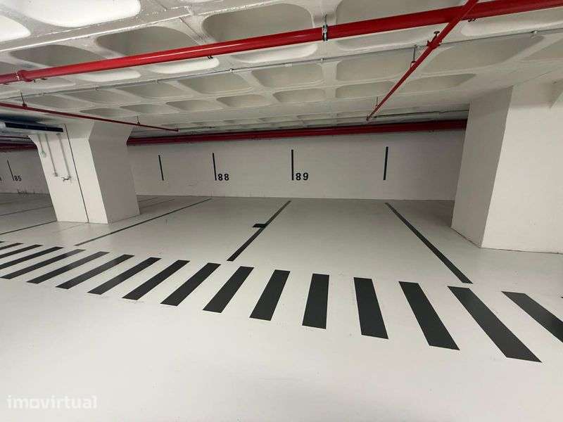 Vendo lugar de garagem na Avenida 5 de Outubro - Grande imagem: 2/5