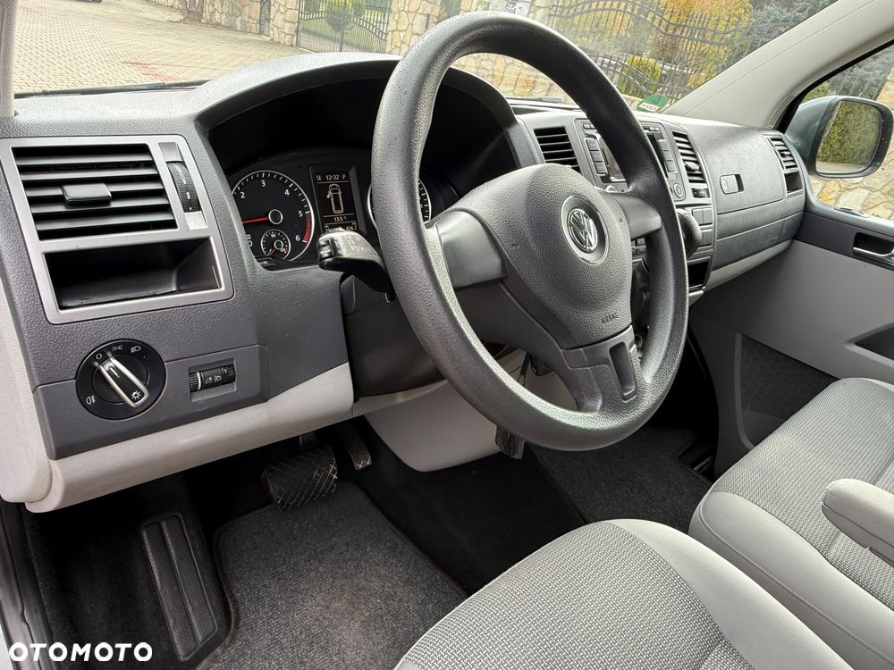 Volkswagen Caravelle - 23