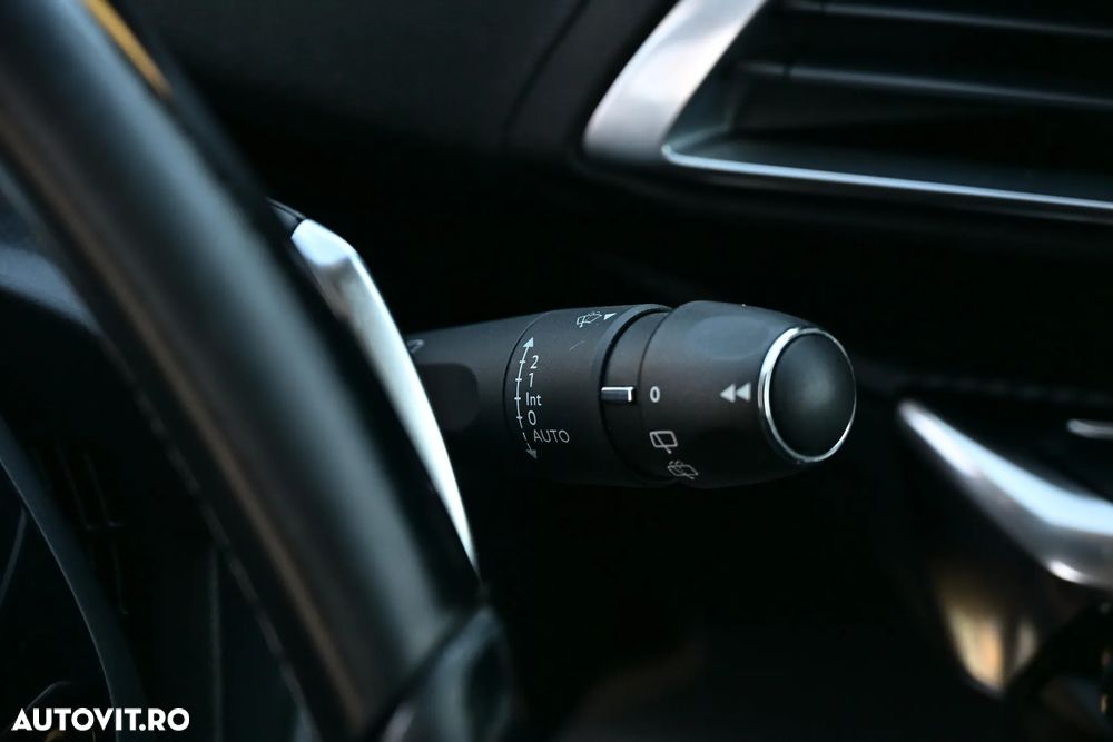 Peugeot 3008 Plug-In Hybrid 225 e-EAT8 Allure Pack - 12