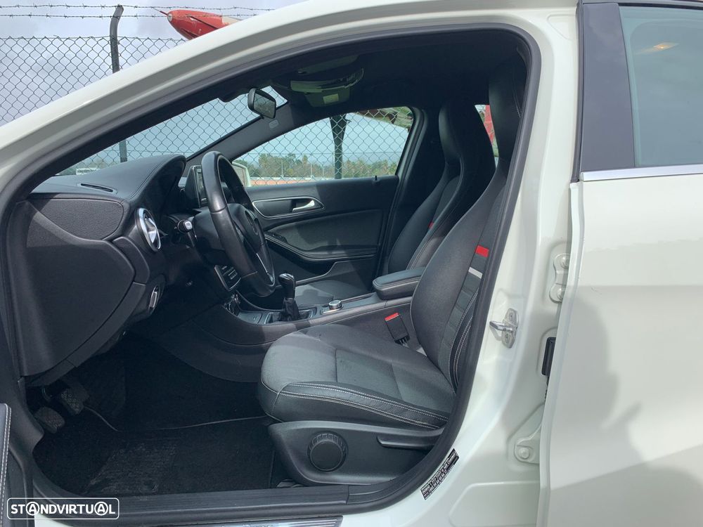 Mercedes-Benz A 180 d AMG Line - 19