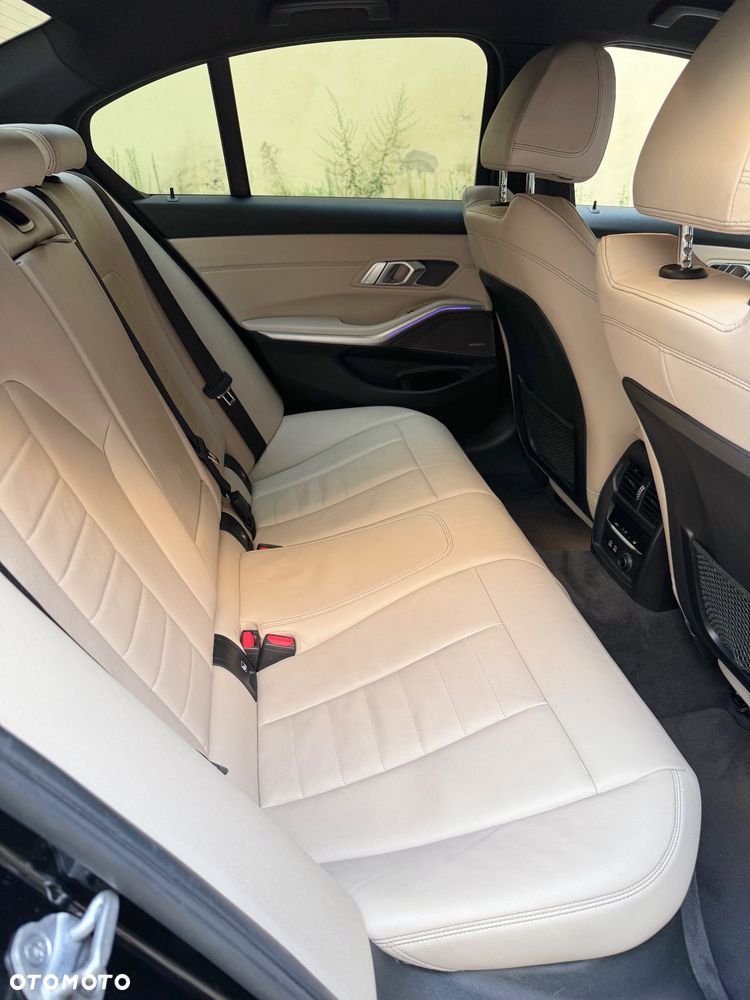 BMW Seria 3 330i xDrive M Sport sport - 18