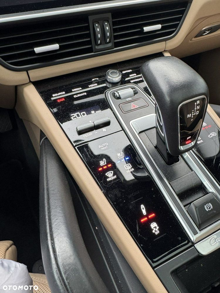 Porsche Cayenne - 24