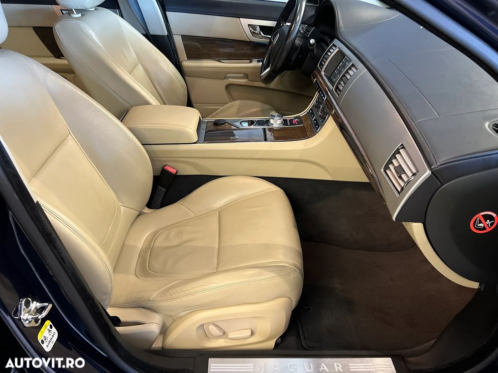 Jaguar XF - 10