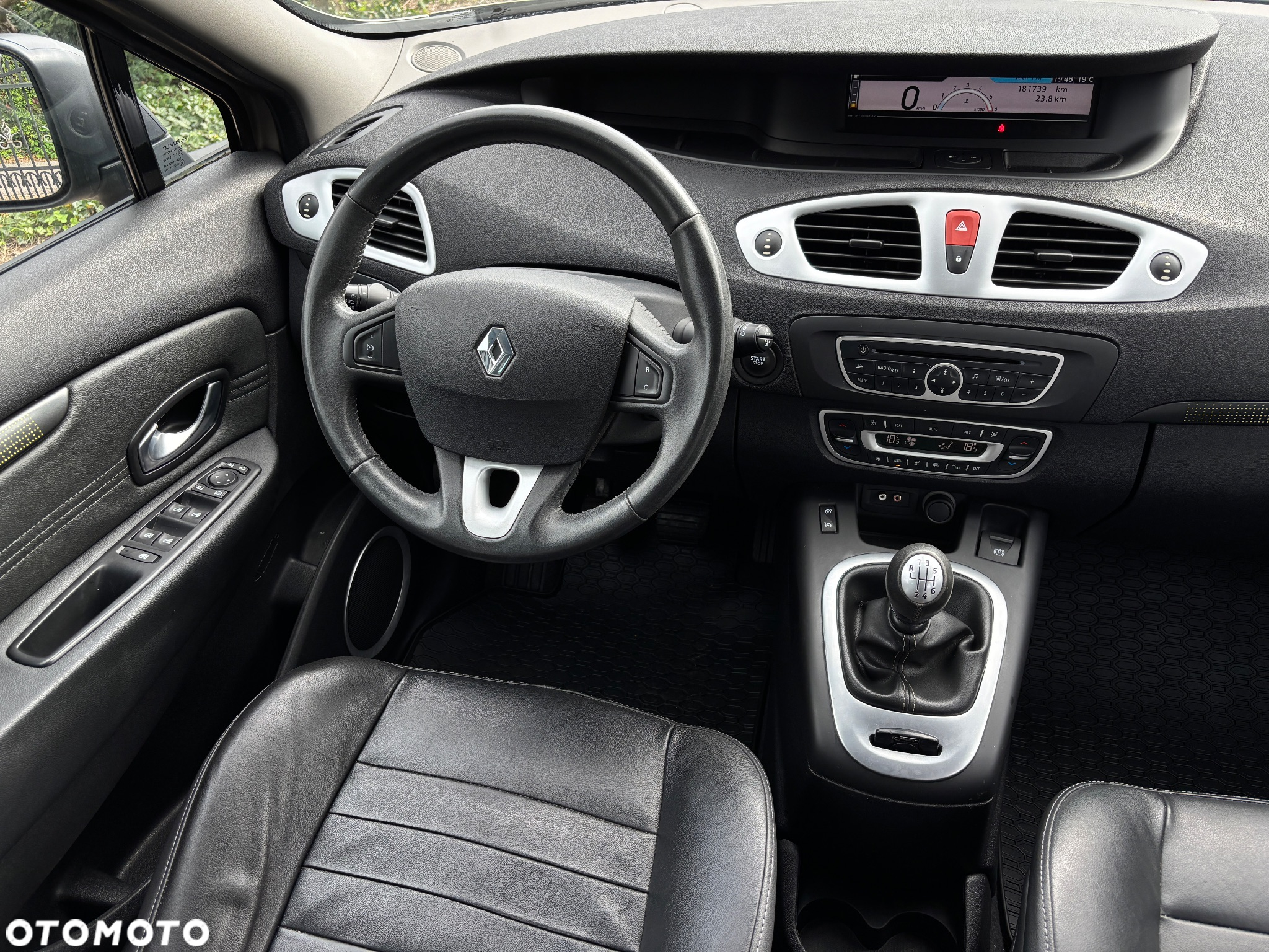 Renault Scenic 1.9 dCi Privilege - 11