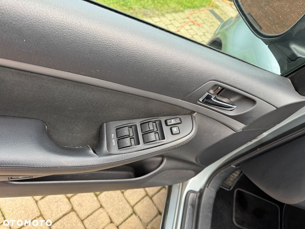 Toyota Avensis 2.0 D-4D - 21