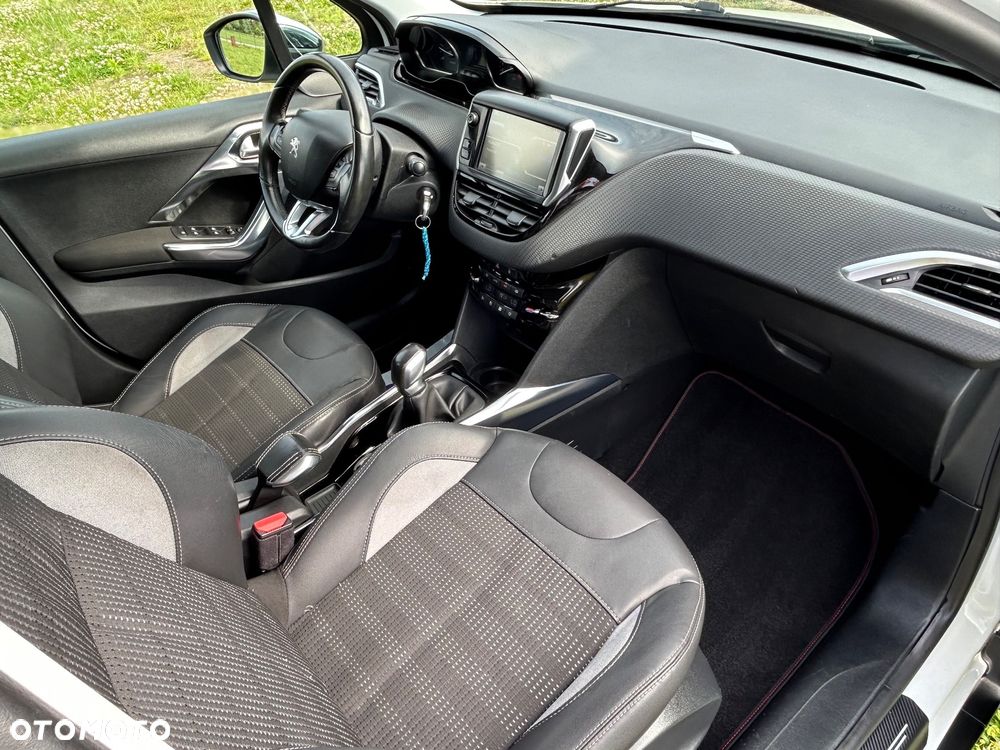 Peugeot 2008 1.6 e-HDi Allure S&S - 18