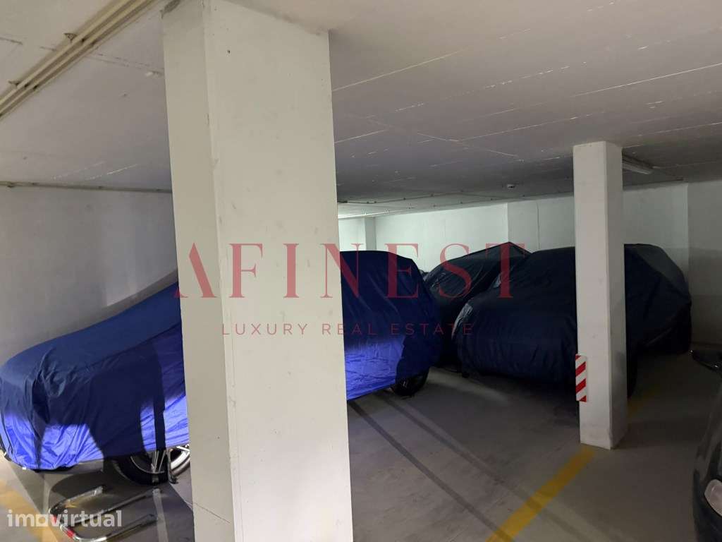GARAGEM AMPLA PARA 6 CARROS | SÃO DOMINGOS DE RANA - Grande imagem: 5/10