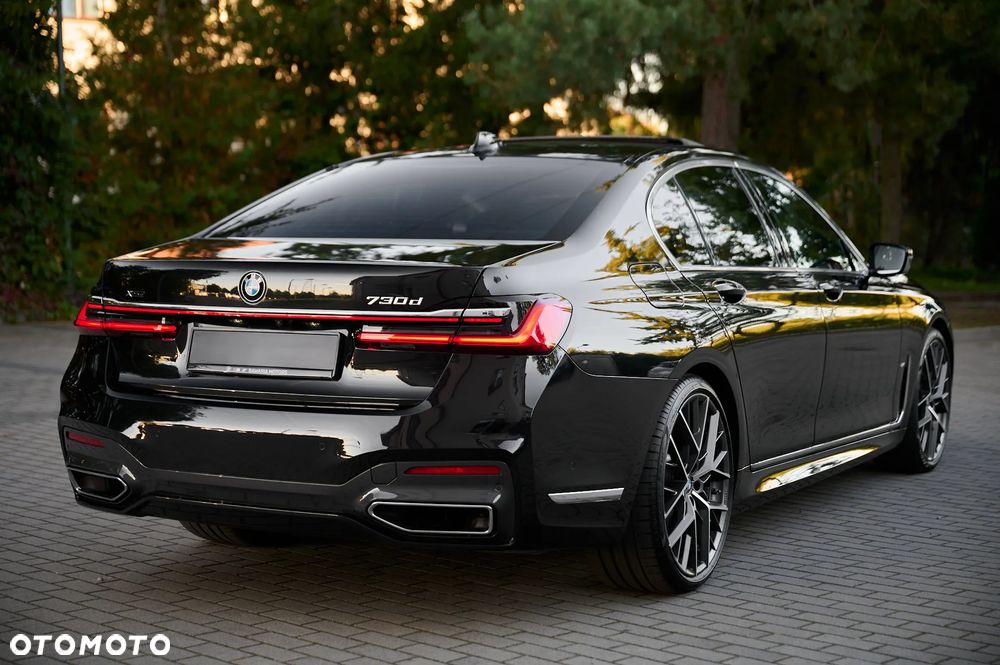 BMW Seria 7 730d xDrive mHEV - 17