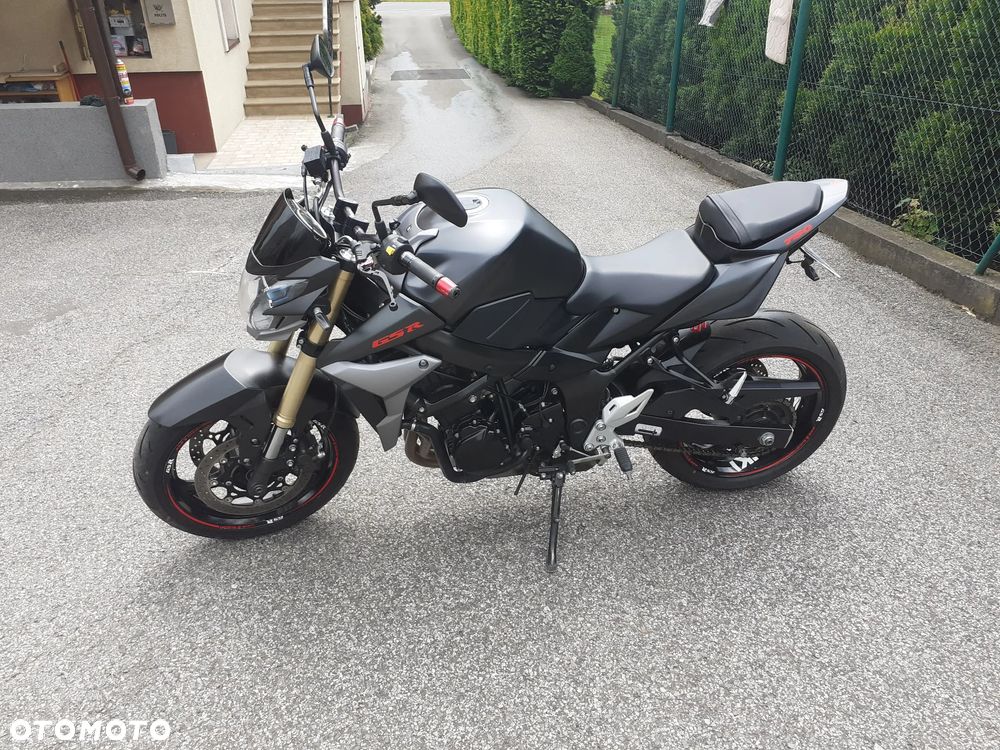 Suzuki GSR - 14