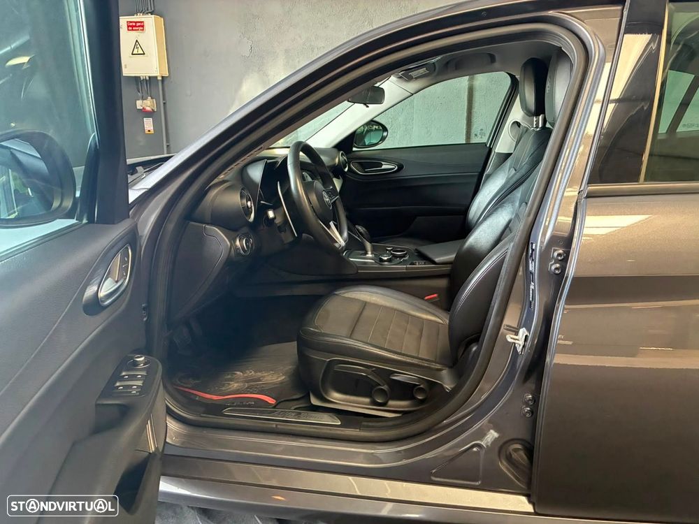 Alfa Romeo Giulia 2.2 D Super AT8 - 13