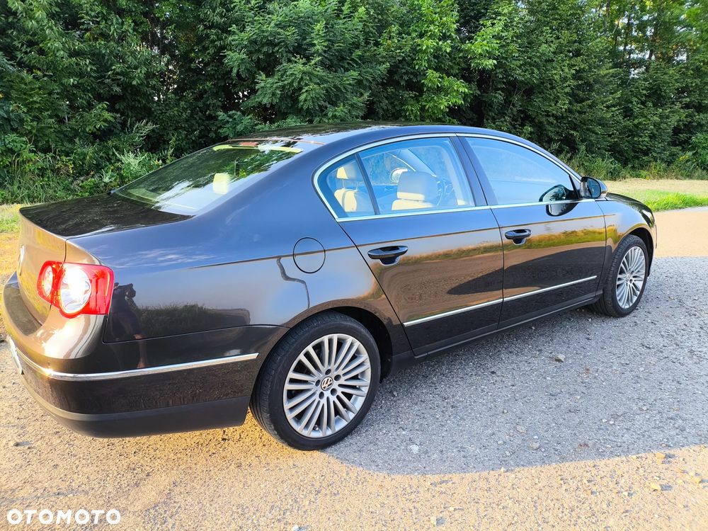 Volkswagen Passat 2.0 FSI Highline - 9
