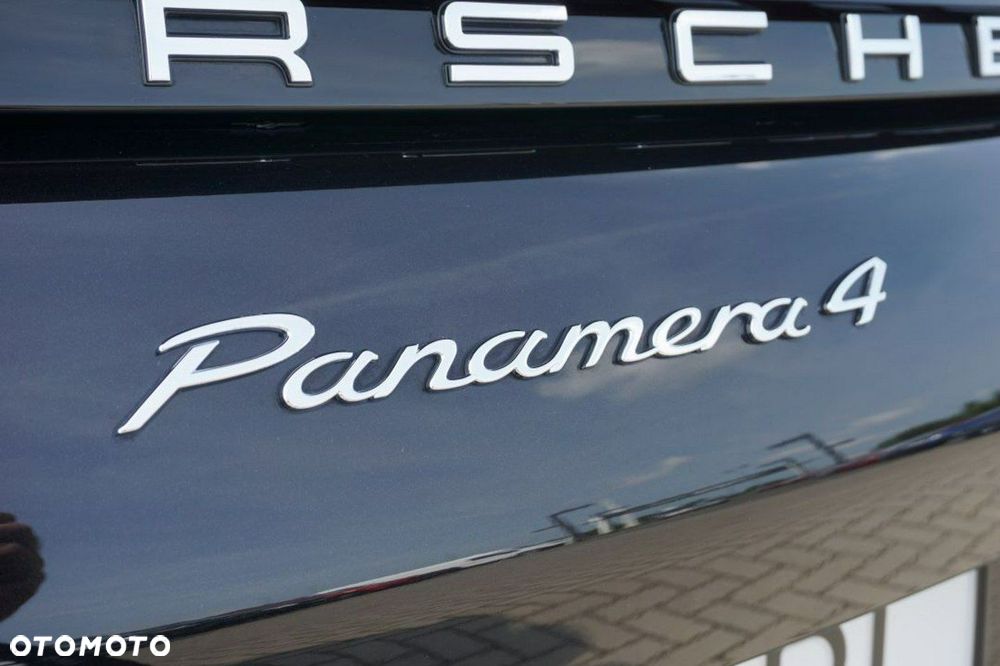 Porsche Panamera 4 - 30