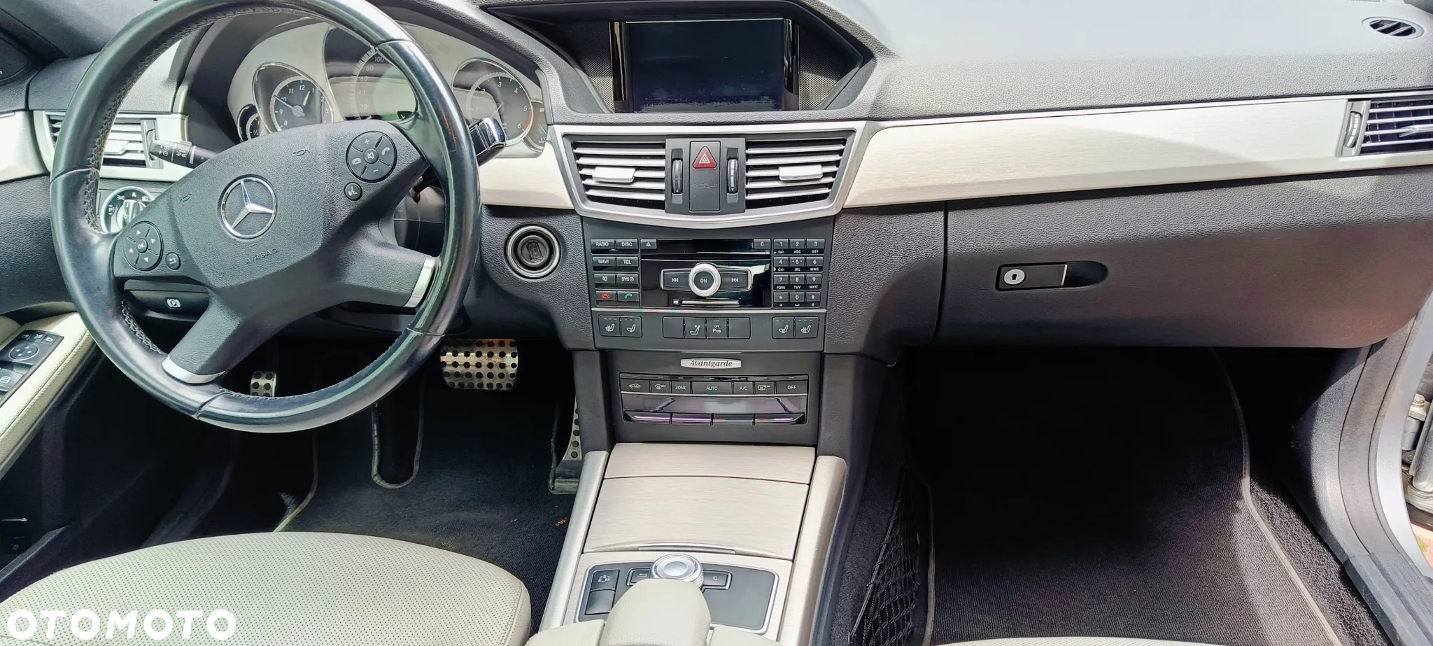 Mercedes-Benz Klasa E 350 CDI BlueEff Avantgarde - 38