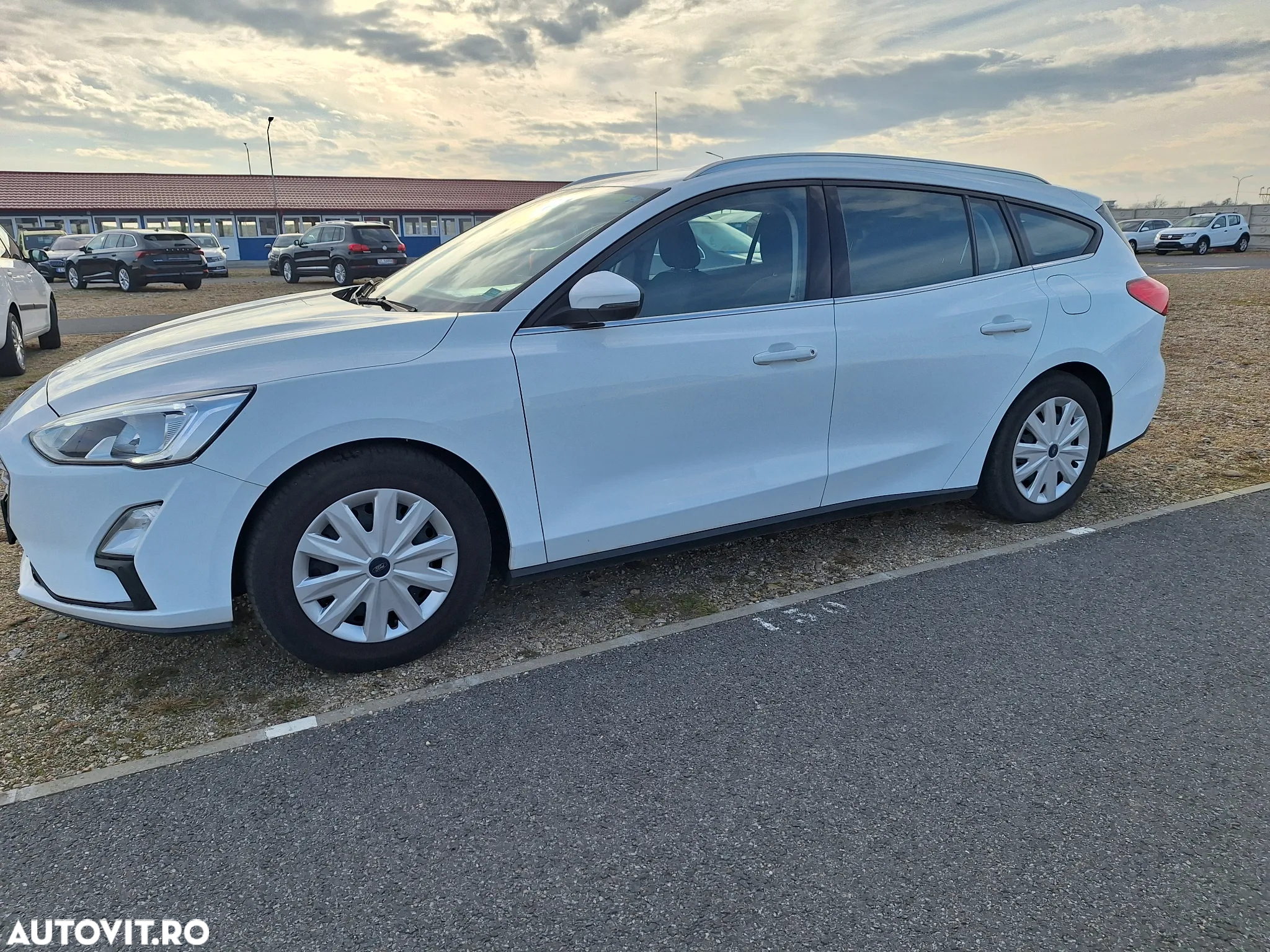 Ford Focus 1.5 EcoBlue Start-Stopp-System COOL&CONNECT DESIGN - 4
