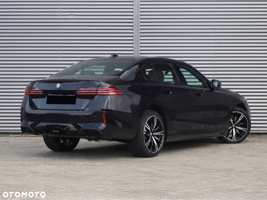 BMW i5 - 5
