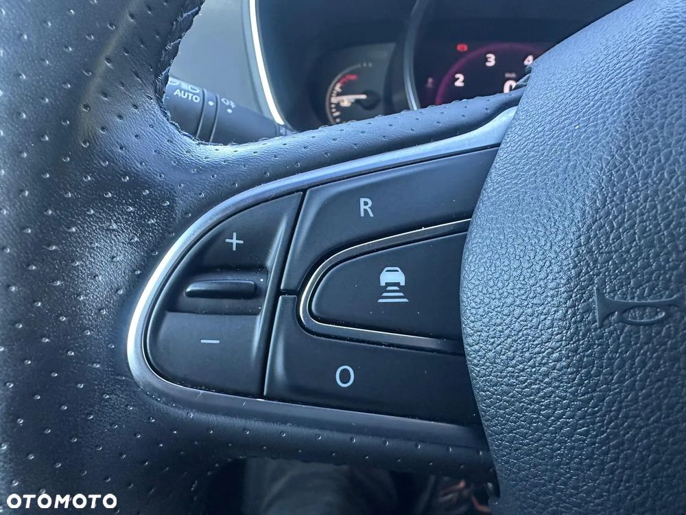 Renault Megane Grandtour TCe 140 GPF GT LINE - 26