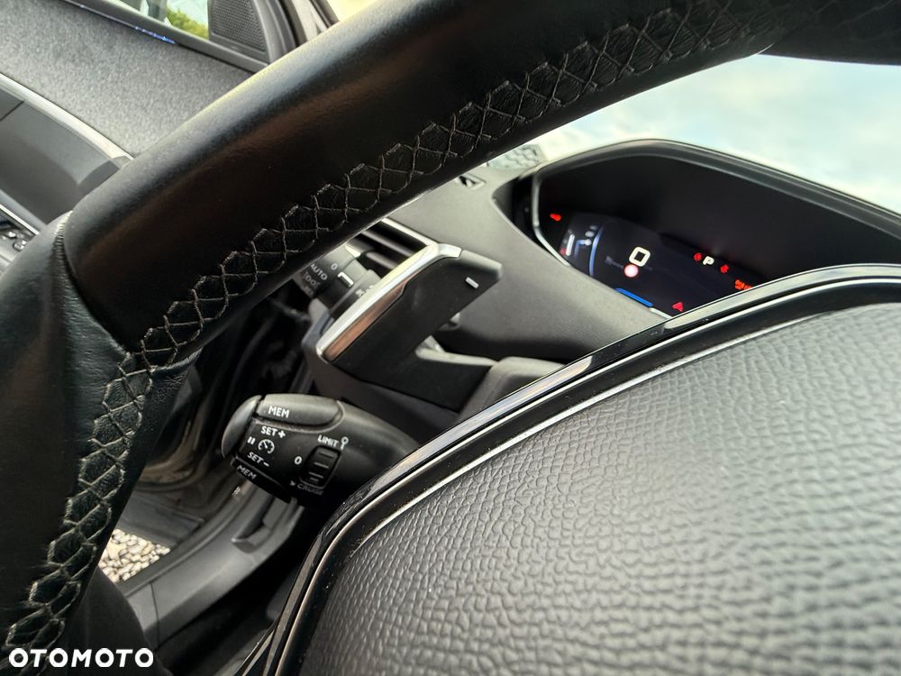 Peugeot 3008 1.5 BlueHDi Allure S&S EAT8 - 31