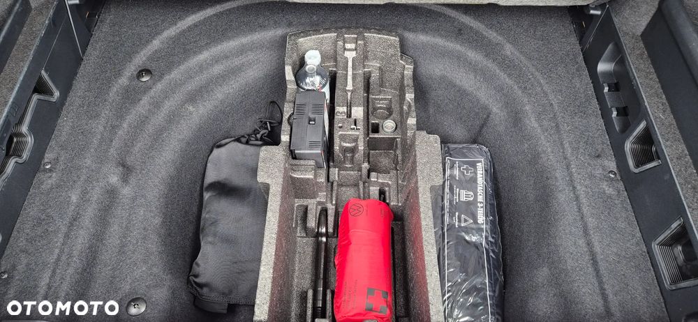 Volkswagen Passat - 16