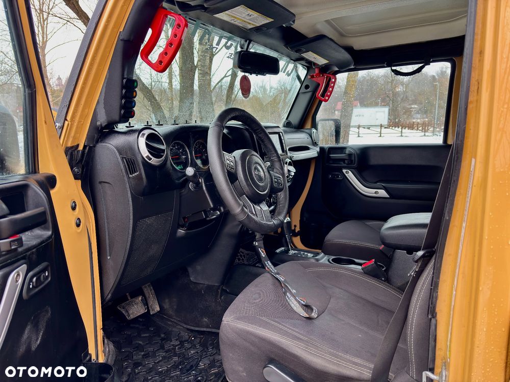 Jeep Wrangler 3.6 Unlim Sahara - 32