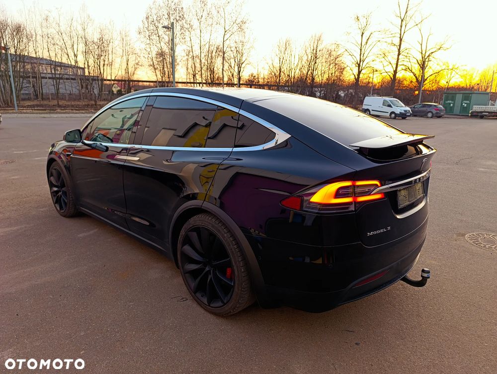 Tesla Model X - 26