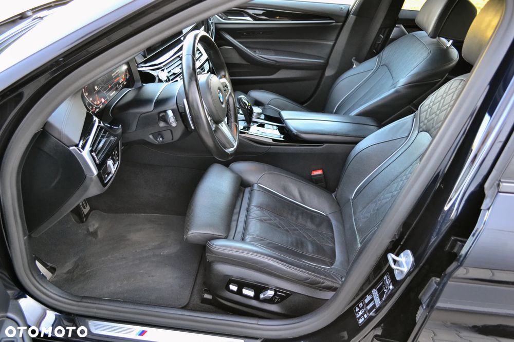 BMW Seria 5 M550i xDrive sport - 18