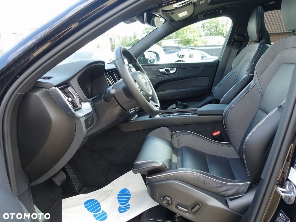 Volvo XC 60 B5 B AWD Plus Black Edition - 12