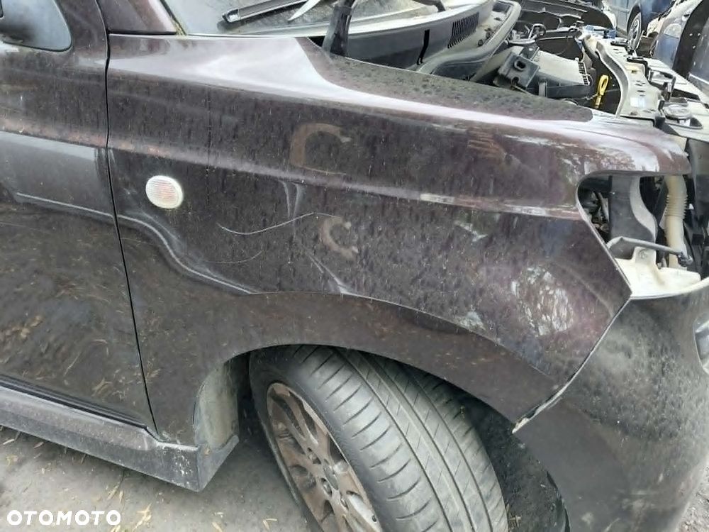 Zderzak przedni zderzak przód Daihatsu Materia Rok 2008 Pojemność 1298 Moc 67 kw Benzyna - 3