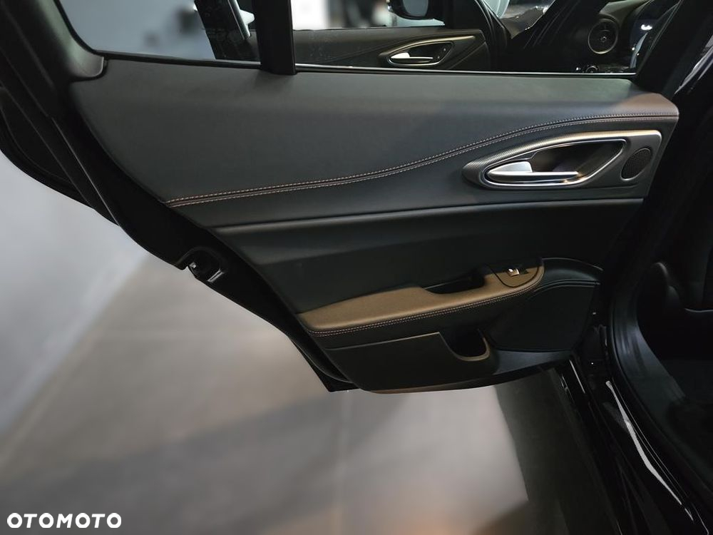 Alfa Romeo Giulia 2.0 Turbo Intensa Q4 - 8