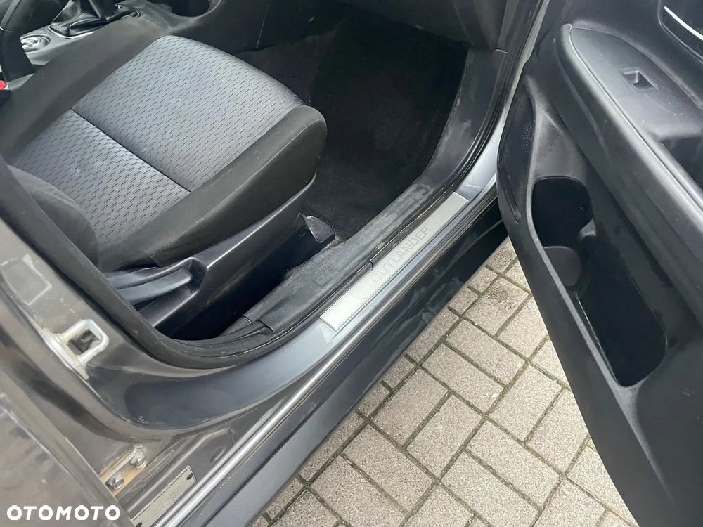 Mitsubishi Outlander 2.2 DI-D 4WD Plus - 17