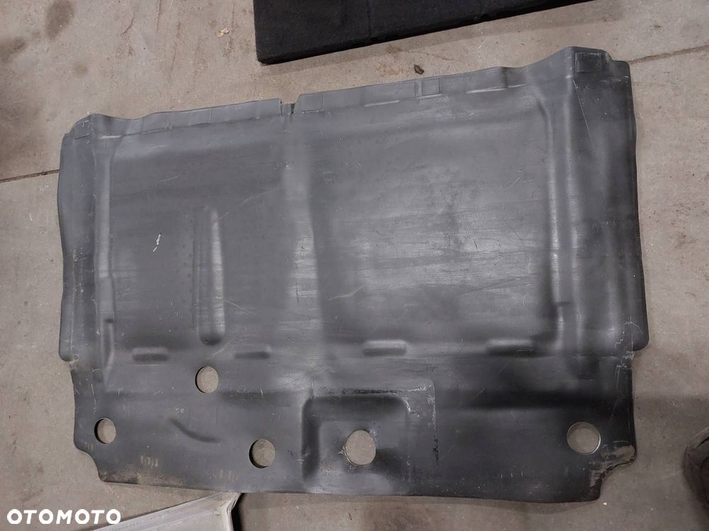 WNĘTRZE BAGAŻNIKA KIA CARENS IV LIFT - 11