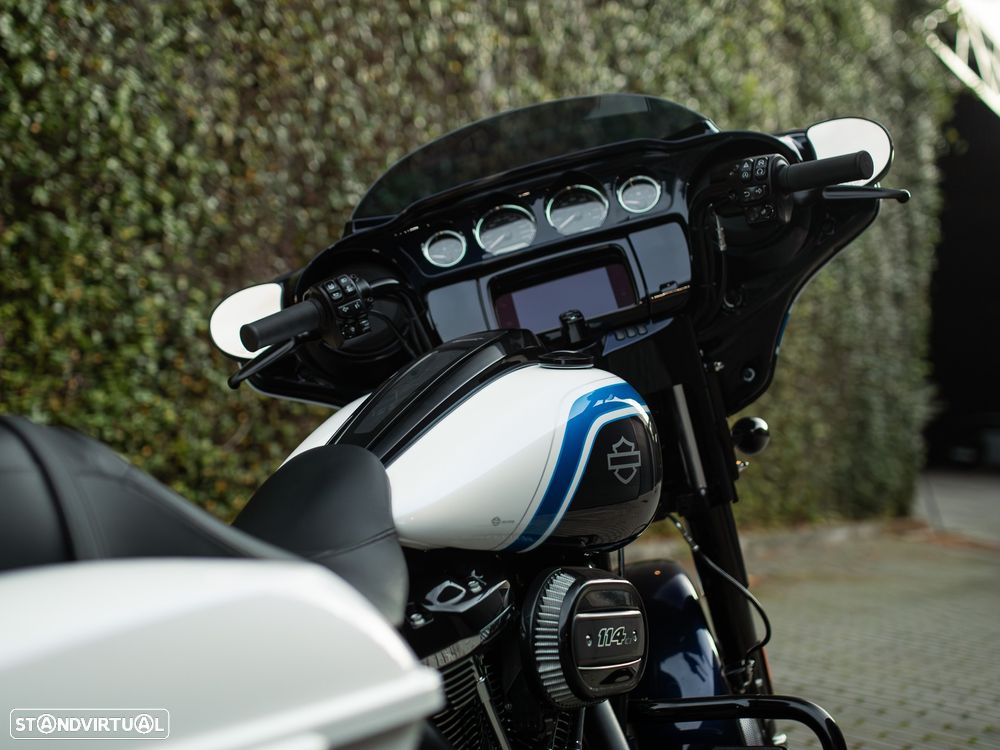 Harley-Davidson FLHXS STREET GLIDE® SPECIAL ARCTIC BLAST™ - 12