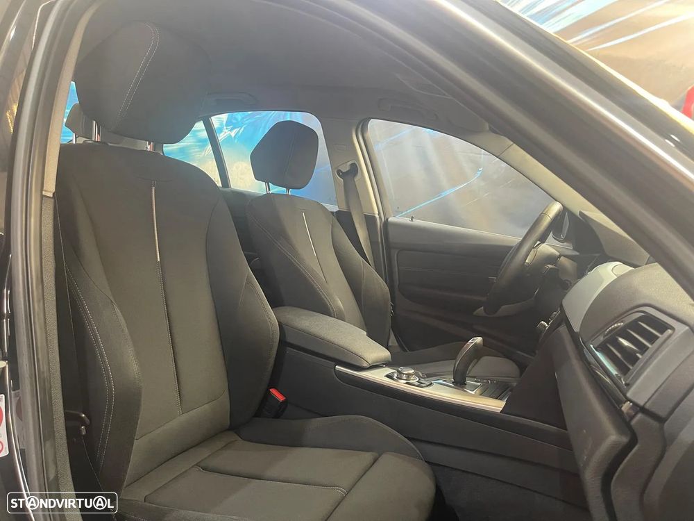 BMW 318 d Line Sport Auto - 33