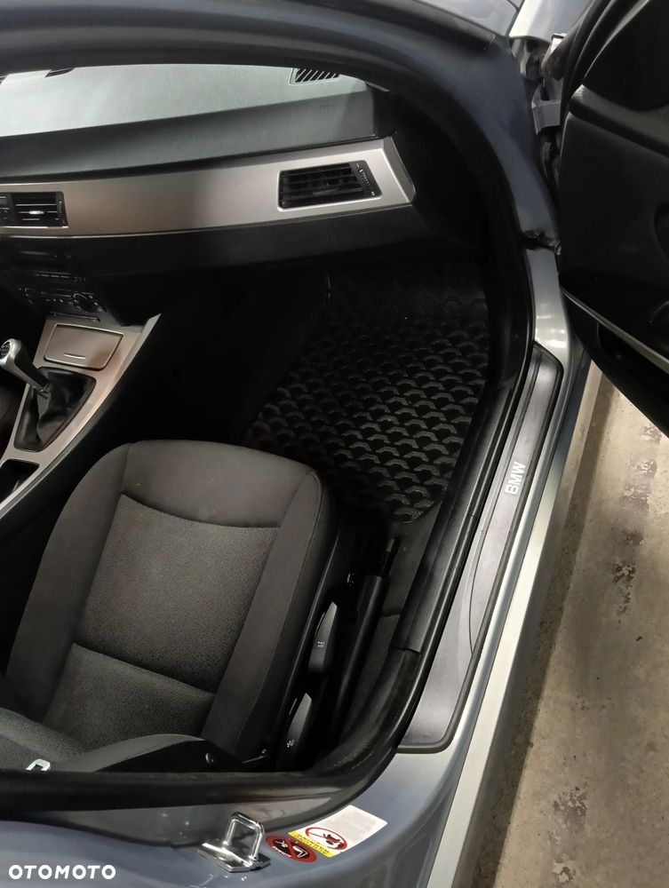 BMW Seria 3 318d DPF - 14