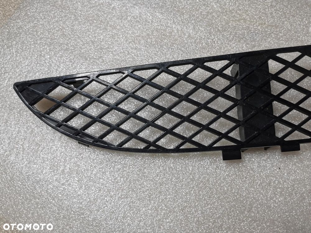 Mercedes E klasa w210 lift Środkowa kratka zderzaka przód przedniego 2108850053 - 2