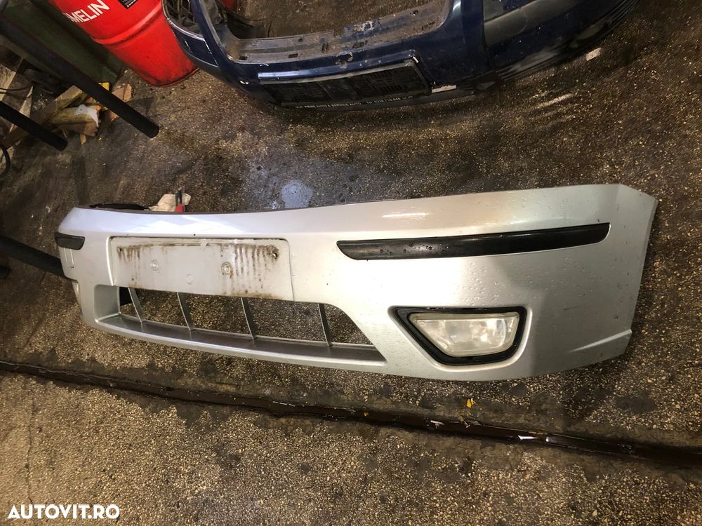 Bara fata Ford Focus 2002 gri argintiu cu proiectoare - 2