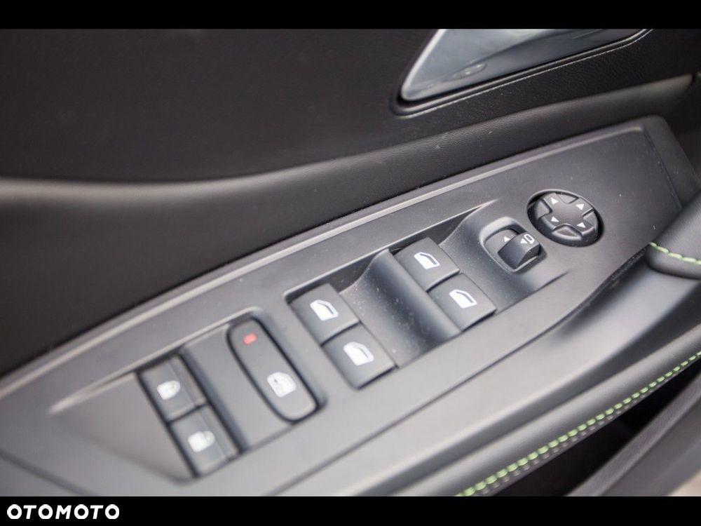 Peugeot 408 1.6 Plug-In Hybrid 225 Allure EAT8 - 33