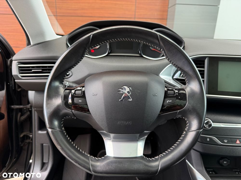 Peugeot 308 1.2 PureTech Allure S&S - 21