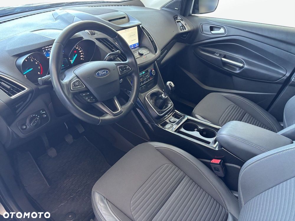 Ford Kuga - 10